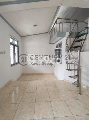 Rumah Luas Asri 3 KT Siap Pakai di Tanjung Duren Jakarta Barat Rumah Luas Asri 3 KT Siap Pakai di Tanjung Duren Jakarta Barat
