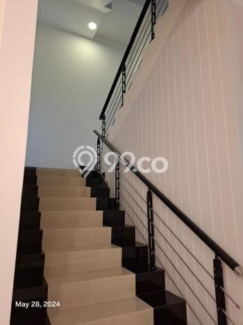 For Sale! Luxury House LT 200m2 Desain Modern di Alam Sutera For Sale! Luxury House LT 200m2 Desain Modern di Alam Sutera