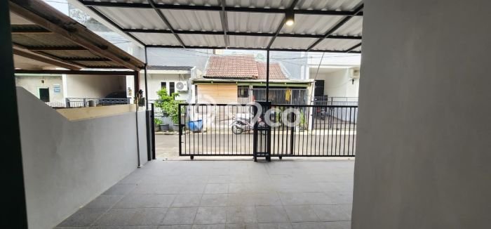 For Sale Rumah Bagus Siap Huni di Tangerang Strategis For Sale Rumah Bagus Siap Huni di Tangerang Strategis