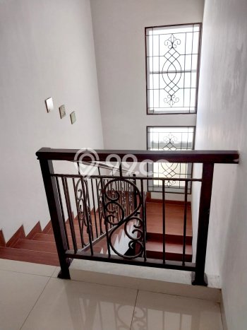 Dijual Rumah Mewah Megah Dengan View Cantik di Gading Serpong, Tangerang Dijual Rumah Mewah Megah Dengan View Cantik di Gading Serpong, Tangerang