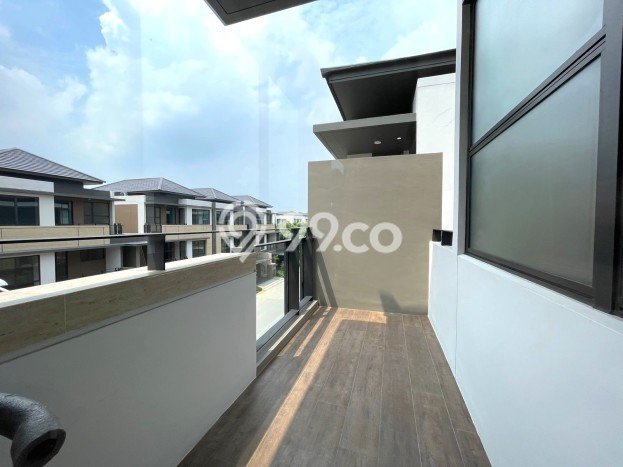 Ready to Use! Luxury House LT 240m2 Desain Elegan di BSD City Ready to Use! Luxury House LT 240m2 Desain Elegan di BSD City