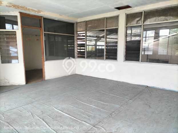 Lokasi Strategis! Dijual Gudang Bisnis di Babakan Ciparay, Bandung Kondisi Baik Lokasi Strategis! Dijual Gudang Bisnis di Babakan Ciparay, Bandung Kondisi Baik