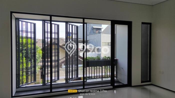 For Sale Rumah Mewah Exclusive di Bojongloa Kidul, Bandung For Sale Rumah Mewah Exclusive di Bojongloa Kidul, Bandung