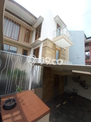 Rumah Elit Modern Siap Huni di BSD City Tangerang Rumah Elit Modern Siap Huni di BSD City Tangerang