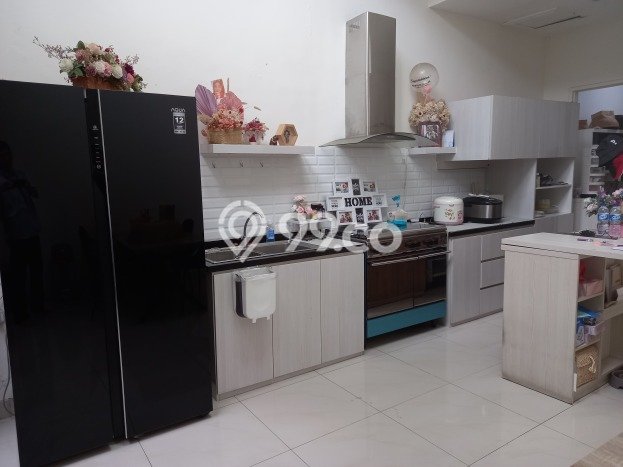 Dijual Rumah 6 Kamar Lokasi Ideal Bagus dan Strategis di Serpong Dijual Rumah 6 Kamar Lokasi Ideal Bagus dan Strategis di Serpong