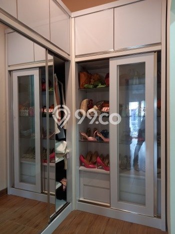 Dijual Rumah 6 Kamar Lokasi Ideal Bagus dan Strategis di Serpong Dijual Rumah 6 Kamar Lokasi Ideal Bagus dan Strategis di Serpong