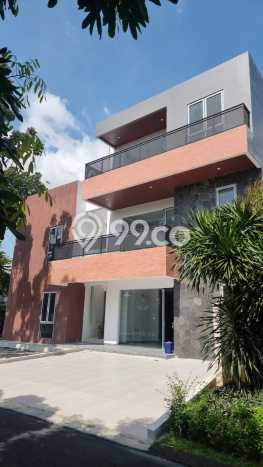 Rumah Mewah LB 700m2 Siap Huni Desain Elegan di Alam Sutera, Tangerang Rumah Mewah LB 700m2 Siap Huni Desain Elegan di Alam Sutera, Tangerang