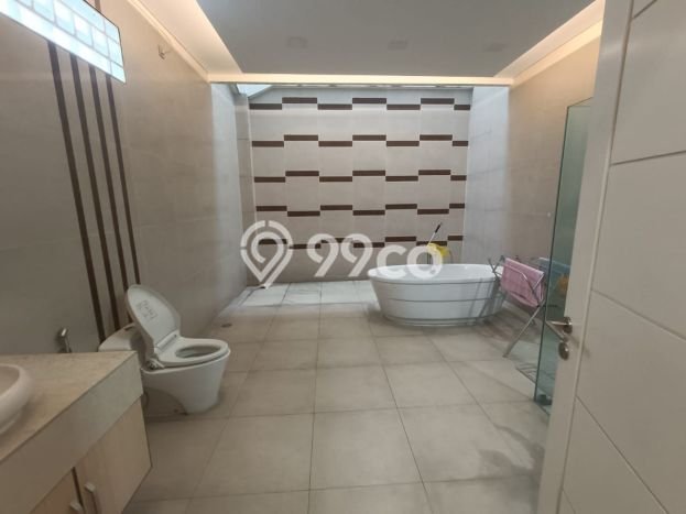 Hunian Elit LB 1000m2 Siap Pakai Desain Elegan di Jelambar, Jakarta Barat Hunian Elit LB 1000m2 Siap Pakai Desain Elegan di Jelambar, Jakarta Barat