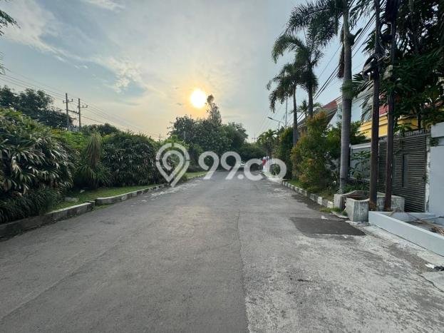 Hunian Elit LB 238m2 Siap Pakai Desain Elegan di Manyar, Surabaya Hunian Elit LB 238m2 Siap Pakai Desain Elegan di Manyar, Surabaya