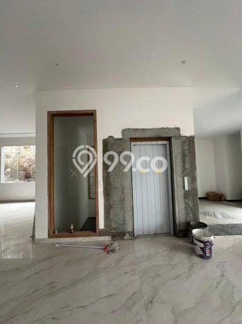 Rumah Elit LB 700m2 Siap Pakai Desain Elegan di Graha, Surabaya Rumah Elit LB 700m2 Siap Pakai Desain Elegan di Graha, Surabaya