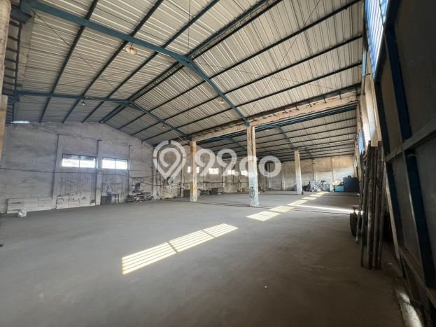 Gudang Area Niaga di , Luas 561m2m², Siap Operasi Gudang Area Niaga di , Luas 561m2m², Siap Operasi