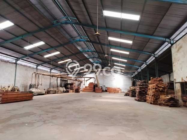 LOKASI BISNIS! Gudang Disewakan di , Luas 1700m2m², Jalan Utama LOKASI BISNIS! Gudang Disewakan di , Luas 1700m2m², Jalan Utama
