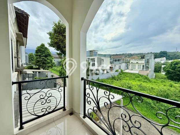 Rumah Modern 4 KT di Sentul City Bogor Full Furnished Rumah Modern 4 KT di Sentul City Bogor Full Furnished