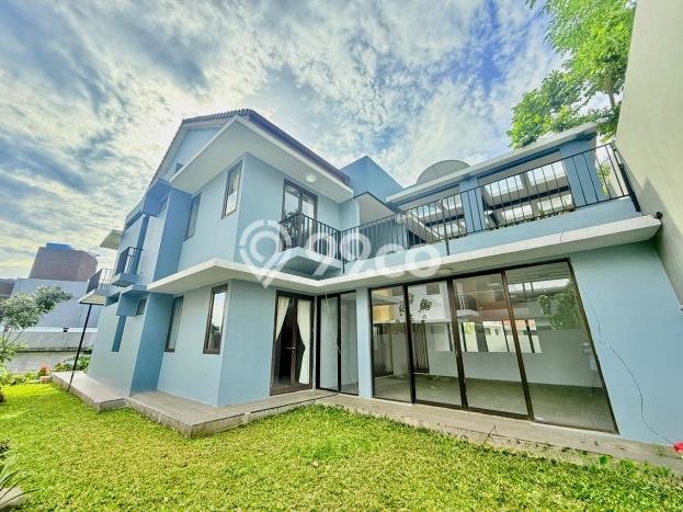 Rumah Mewah LB 375m2 Siap Pakai Desain Elegan di Sentul City, Bogor Rumah Mewah LB 375m2 Siap Pakai Desain Elegan di Sentul City, Bogor