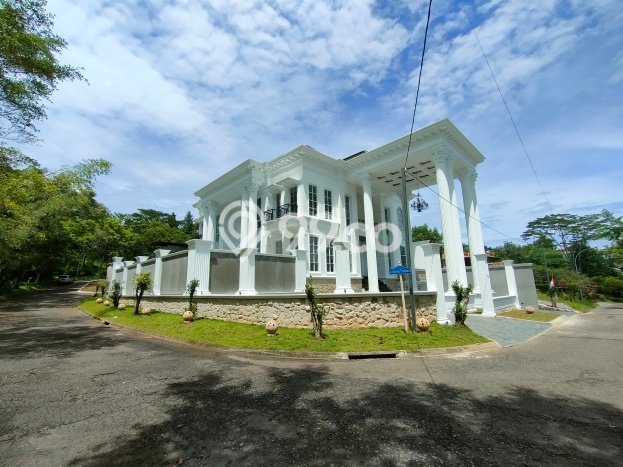 Rumah Mewah LB 650m2 Siap Pakai Desain Elegan di Sentul City, Bogor Rumah Mewah LB 650m2 Siap Pakai Desain Elegan di Sentul City, Bogor