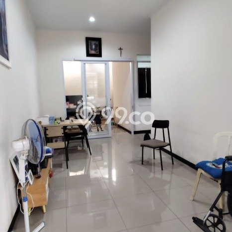 Jual Rumah Eksklusif 2 KT di Taman Holis Indah, Bandung Jual Rumah Eksklusif 2 KT di Taman Holis Indah, Bandung
