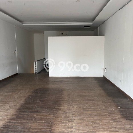 Ruko Kawasan Bisnis di , Luas 240m2m², Siap Usaha Ruko Kawasan Bisnis di , Luas 240m2m², Siap Usaha