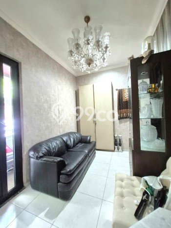 Hunian Cantik Modern Lb 210m2 di Pesanggrahan, Jakarta Selatan Hunian Cantik Modern Lb 210m2 di Pesanggrahan, Jakarta Selatan