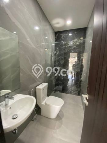 Rumah Mewah Dijual LT 204m2 di BSD, Tangerang Selatan Rumah Mewah Dijual LT 204m2 di BSD, Tangerang Selatan