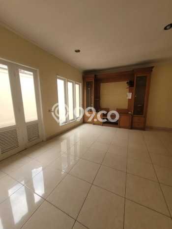 For Sale Rumah 3 Kamar Lokasi Ideal Nyaman dan Strategis di BSD For Sale Rumah 3 Kamar Lokasi Ideal Nyaman dan Strategis di BSD