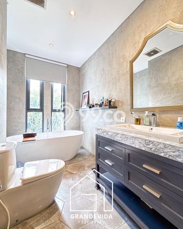 Hunian Mewah LB 228m2 Siap Pakai Desain Elegan di Bintaro, Jakarta Selatan Hunian Mewah LB 228m2 Siap Pakai Desain Elegan di Bintaro, Jakarta Selatan