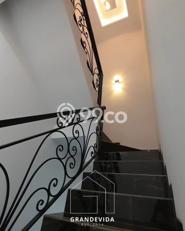 Dijual Rumah Luas Elegan Dengan View Cantik di Jati Padang, Jakarta Selatan Dijual Rumah Luas Elegan Dengan View Cantik di Jati Padang, Jakarta Selatan