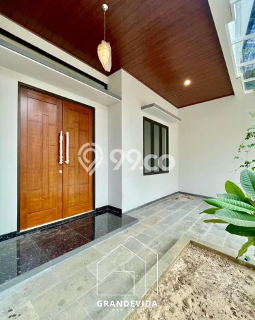 Siap Huni Rumah Mewah 4 Kamar di Kebayoran Baru Dekat ke Mana Pun Siap Huni Rumah Mewah 4 Kamar di Kebayoran Baru Dekat ke Mana Pun