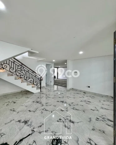 Rumah Eksklusif Dijual LT 247m2 di Cilandak, Jakarta Selatan Rumah Eksklusif Dijual LT 247m2 di Cilandak, Jakarta Selatan