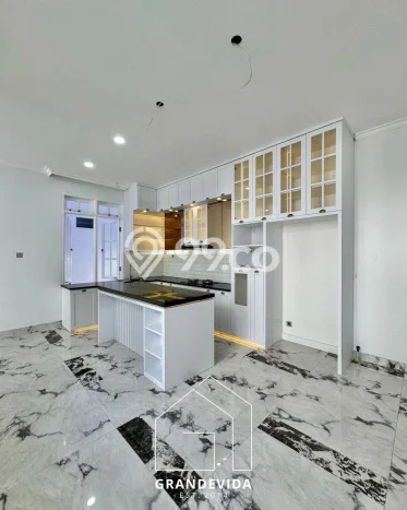 Rumah Eksklusif Dijual LT 247m2 di Cilandak, Jakarta Selatan Rumah Eksklusif Dijual LT 247m2 di Cilandak, Jakarta Selatan