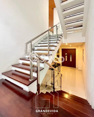Dijual Rumah Luas Elegan Dengan View Eksklusif di Kemang, Jakarta Selatan Dijual Rumah Luas Elegan Dengan View Eksklusif di Kemang, Jakarta Selatan