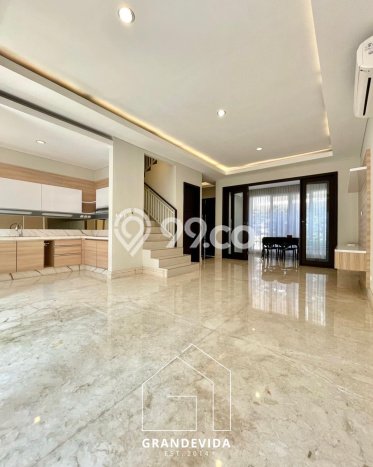 Ready to Use! Luxury House LT 131m2 Desain Elegan di Kemang Ready to Use! Luxury House LT 131m2 Desain Elegan di Kemang