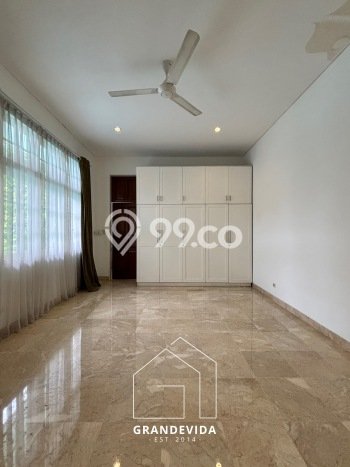 Siap Huni Rumah Mewah 4 Kamar di Kebayoran Baru Dekat ke Mana Pun Siap Huni Rumah Mewah 4 Kamar di Kebayoran Baru Dekat ke Mana Pun