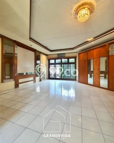 For Sale! Luxury House LT 1250m2 Desain Modern di Kuningan For Sale! Luxury House LT 1250m2 Desain Modern di Kuningan
