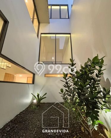 For Sale! Premium House LT 134m2 Desain Elegan di Pejaten For Sale! Premium House LT 134m2 Desain Elegan di Pejaten