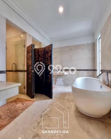 Ready to Use! Luxury House LT 338m2 Desain Modern di Cipete Ready to Use! Luxury House LT 338m2 Desain Modern di Cipete