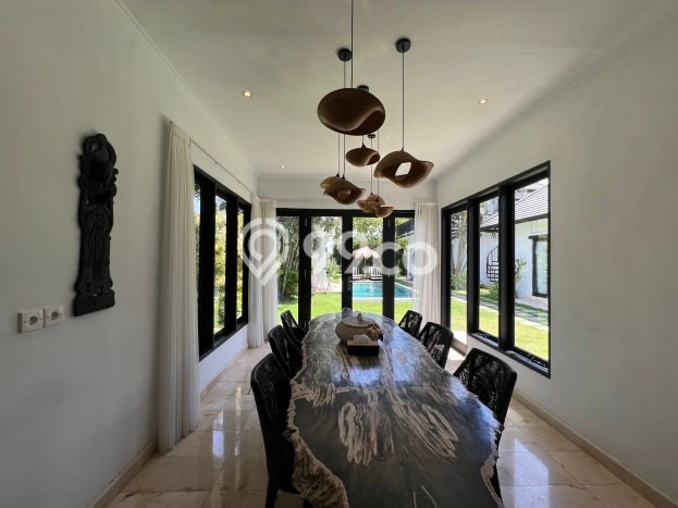 FOR SALE! Vila Kawasan , Area 918m2m², Akses ke Fasilitas Umum FOR SALE! Vila Kawasan , Area 918m2m², Akses ke Fasilitas Umum
