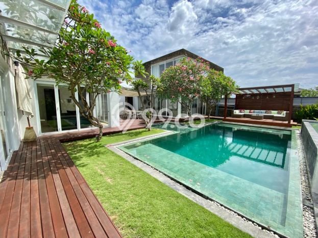 LOKASI STRATEGIS! Vila Kawasan , Area 495m2m², Akses ke pusat kota LOKASI STRATEGIS! Vila Kawasan , Area 495m2m², Akses ke pusat kota