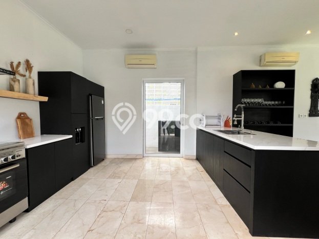 FOR SALE! Vila Kawasan , Area 918m2m², Akses ke Fasilitas Umum FOR SALE! Vila Kawasan , Area 918m2m², Akses ke Fasilitas Umum