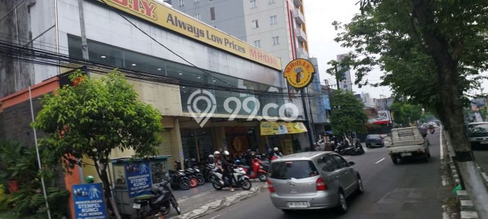 Area Ramai! Ruko Dijual di Tegalrejo untuk Bisnis Luas Bangunan 850m2 Area Ramai! Ruko Dijual di Tegalrejo untuk Bisnis Luas Bangunan 850m2