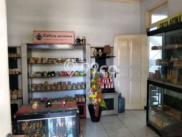 Rumah Elit LB 675m2 Siap Pakai Desain Elegan di Barusari, Semarang Rumah Elit LB 675m2 Siap Pakai Desain Elegan di Barusari, Semarang
