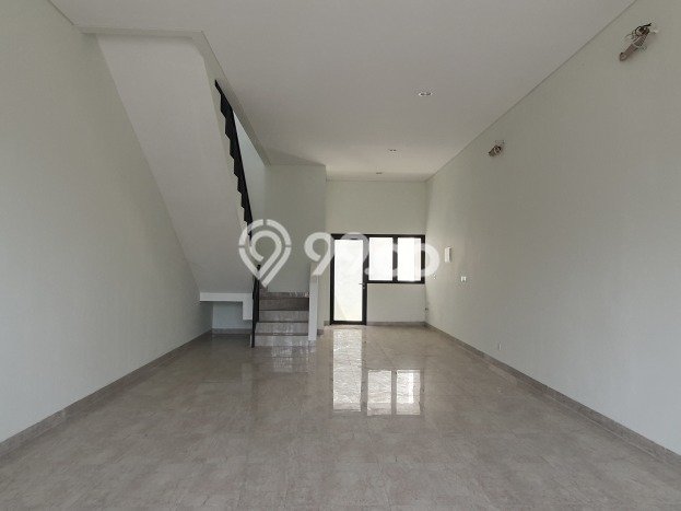 AREA KOMERSIAL! Ruko Disewakan di , Luas 124m2m², Jalan Strategis, Siap Usaha AREA KOMERSIAL! Ruko Disewakan di , Luas 124m2m², Jalan Strategis, Siap Usaha