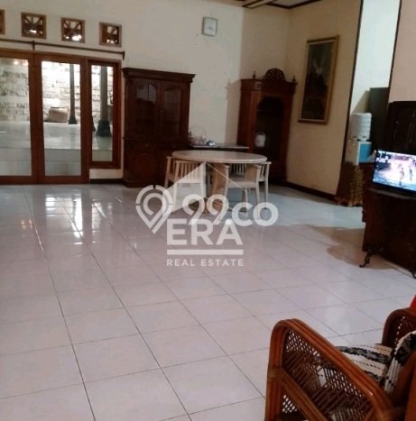 Lokasi strategis! Rumah siap huni disewakan di Setra Duta LB 500m2 Lokasi strategis! Rumah siap huni disewakan di Setra Duta LB 500m2
