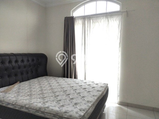 Jual Rumah Mewah Elegan Dengan View Cantik di Green Lake City, Jakarta Barat Jual Rumah Mewah Elegan Dengan View Cantik di Green Lake City, Jakarta Barat