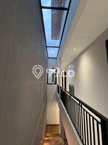 Ready to Use! Luxury House LT 160m2 Desain Elegan di Muara Karang Ready to Use! Luxury House LT 160m2 Desain Elegan di Muara Karang