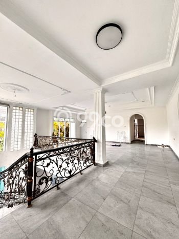 For Sale! Luxury House LT 120m2 Desain Elegan di Muara Karang For Sale! Luxury House LT 120m2 Desain Elegan di Muara Karang