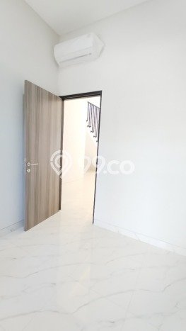 Rumah Modern Cantik 3 KT Bisa Langsung Pindah di Rungkut Rumah Modern Cantik 3 KT Bisa Langsung Pindah di Rungkut
