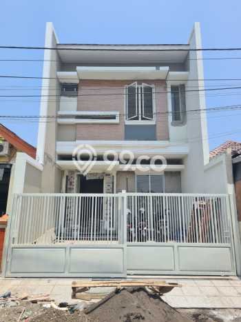 For Sale Hunian Rumah Terawat 5 KT di Wonorejo, Surabaya For Sale Hunian Rumah Terawat 5 KT di Wonorejo, Surabaya