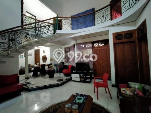 Rumah Eksklusif Siap Huni LT 252m2 di Tenggilis Mejoyo, Surabaya Rumah Eksklusif Siap Huni LT 252m2 di Tenggilis Mejoyo, Surabaya
