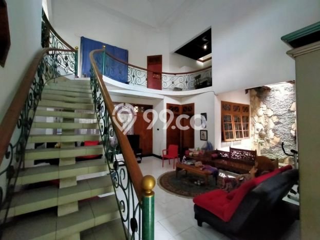 Rumah Eksklusif Siap Huni LT 252m2 di Tenggilis Mejoyo, Surabaya Rumah Eksklusif Siap Huni LT 252m2 di Tenggilis Mejoyo, Surabaya