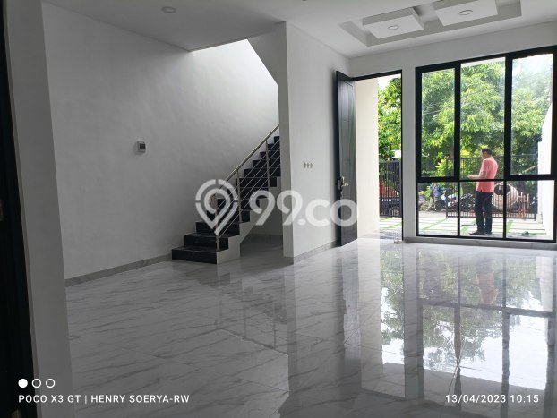 For Sale Rumah 4 Kamar Lokasi Ideal Bagus dan Strategis di Rungkut For Sale Rumah 4 Kamar Lokasi Ideal Bagus dan Strategis di Rungkut